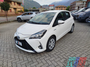 TOYOTA YARIS 1.5 HYBRID BUSINESS