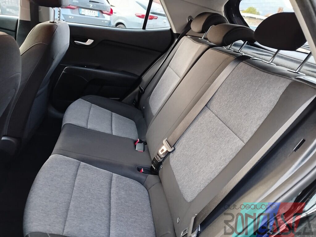 KIA STONIC 1.2 DPI URBAN TECHNO&DESIGN PACK 84CV 12 IMG 20261030 165013